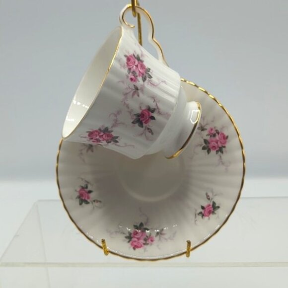 Hammersley Teacup & Saucer Fine Bone China Made in England Floral Gold Trim - Picture 1 of 9